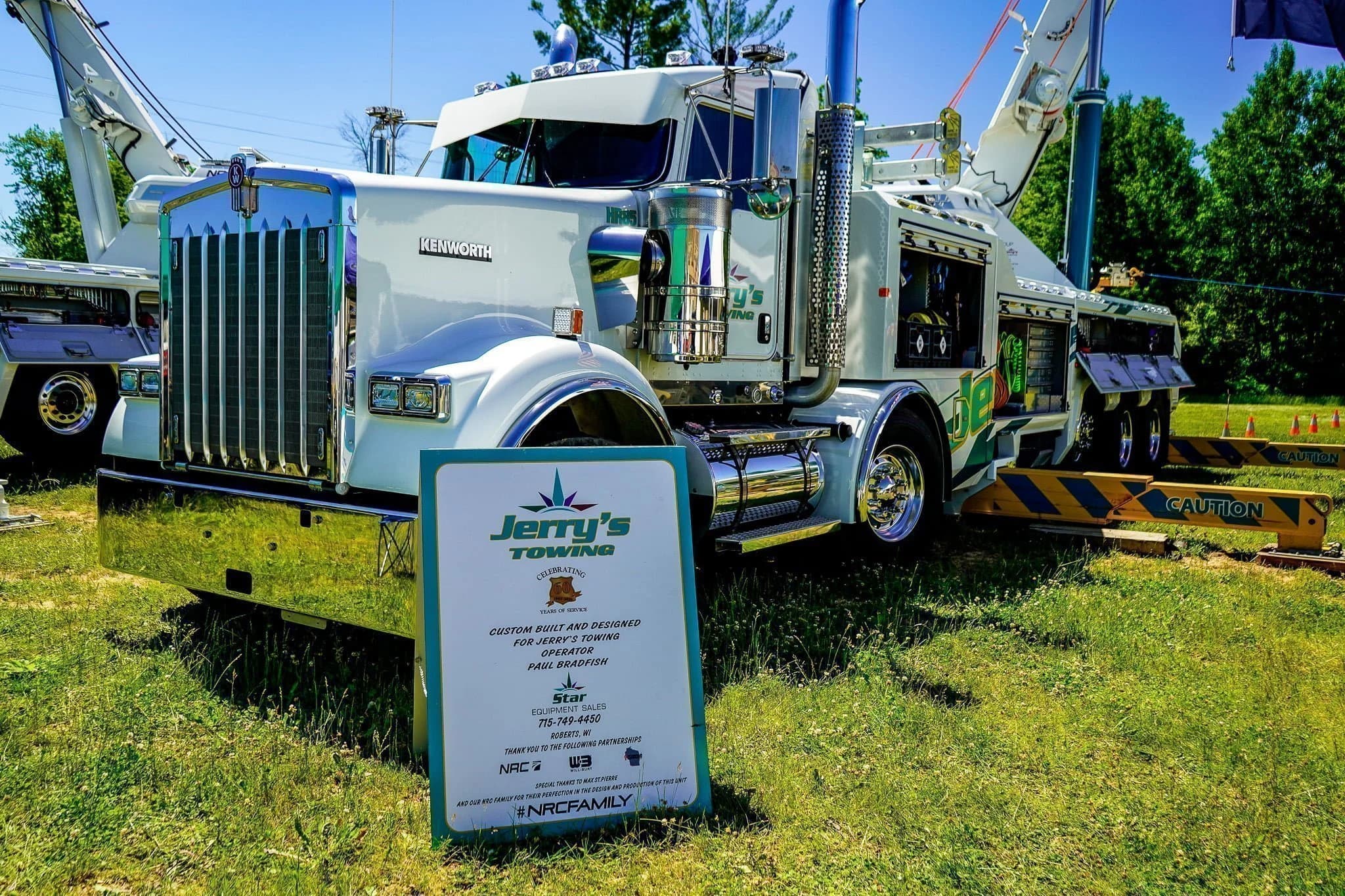 85-ton rotator in action - Jerry's Towing heavy duty wrecker service