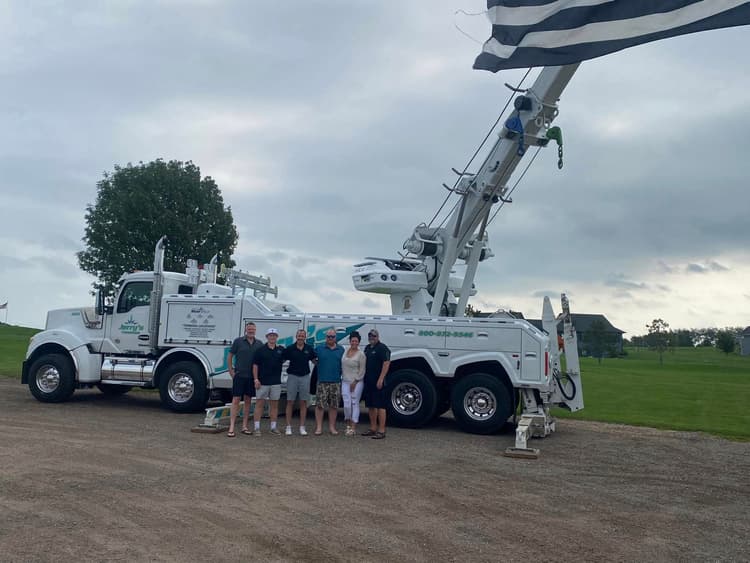 Roberts towing service - Wisconsin's Premier Towing Fleet